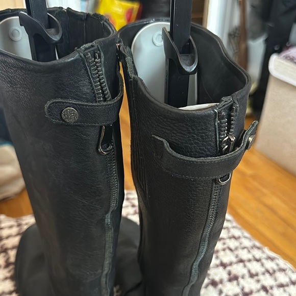 Boots. - Picture 6 of 16